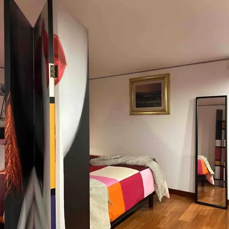 Ann' Amari Amaranto Naples